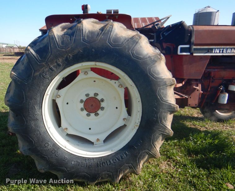 image for item DK5613 International 684  tractor