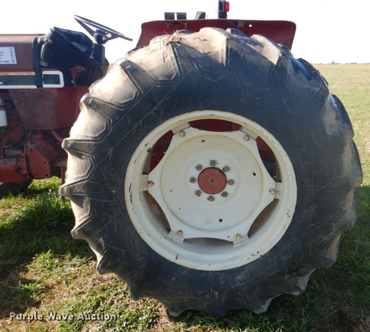 image for item DK5613 International 684  tractor