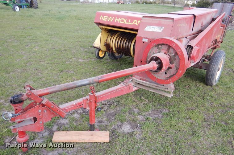 image for item DL2997 New Holland 275  small square baler