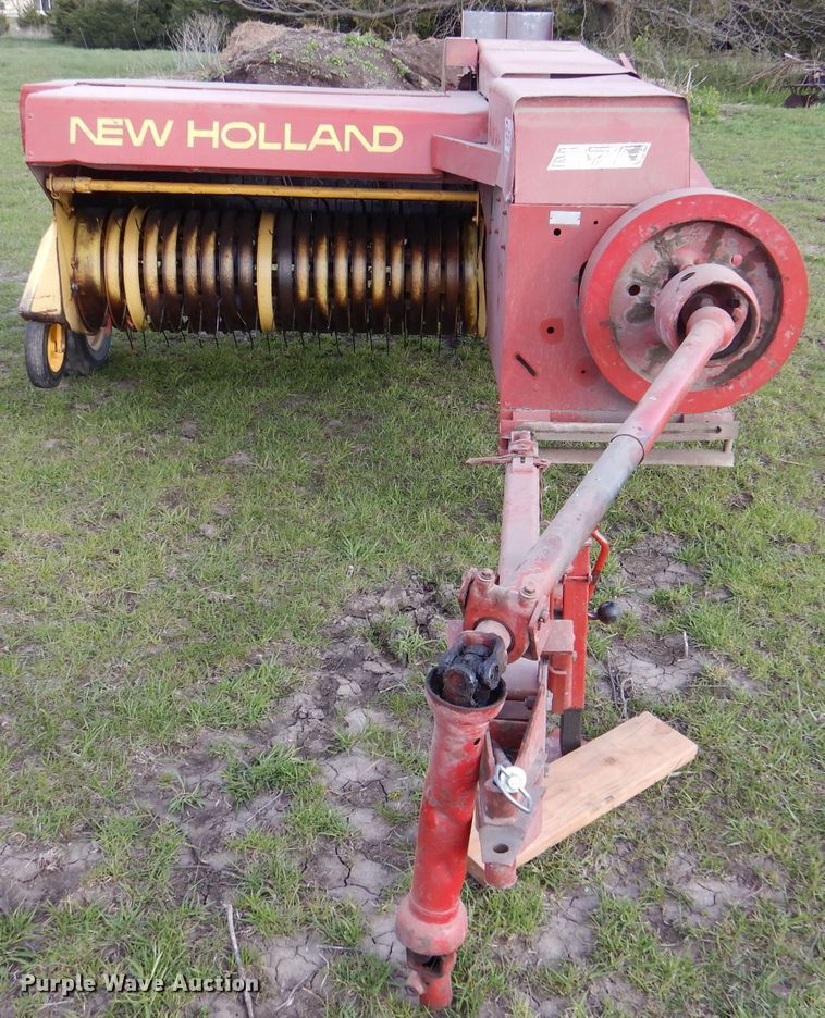 image for item DL2997 New Holland 275  small square baler