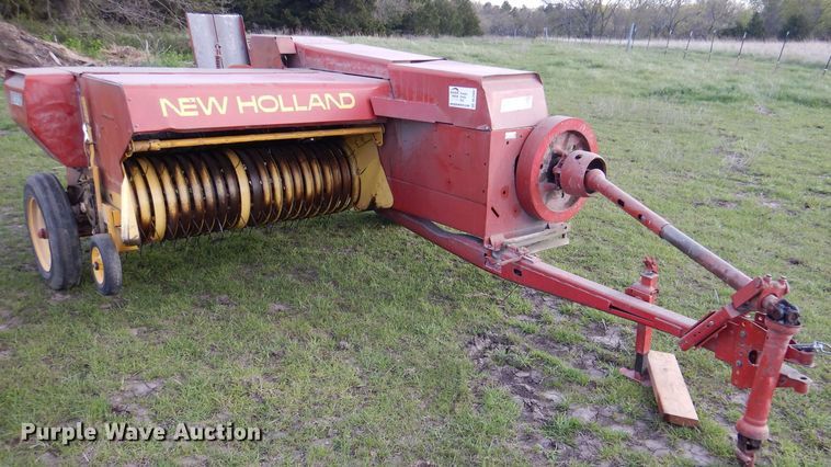 image for item DL2997 New Holland 275  small square baler