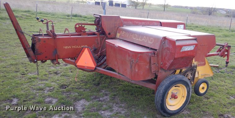 image for item DL2997 New Holland 275  small square baler