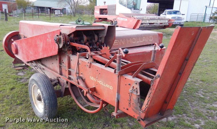 image for item DL2997 New Holland 275  small square baler
