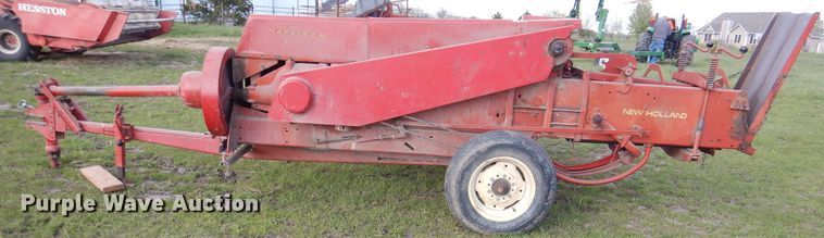 image for item DL2997 New Holland 275  small square baler