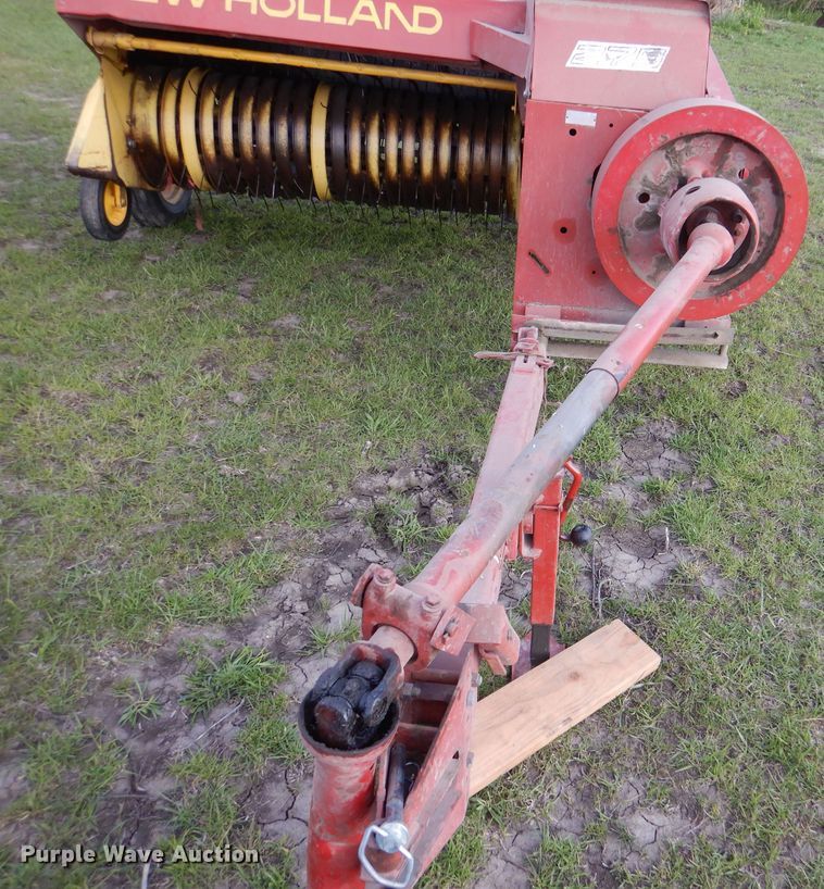image for item DL2997 New Holland 275  small square baler