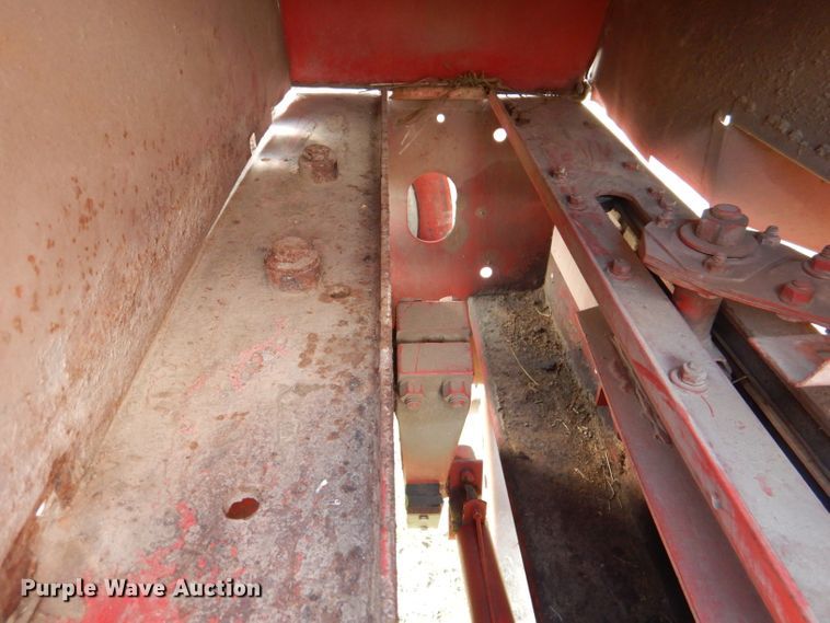 image for item DL2997 New Holland 275  small square baler