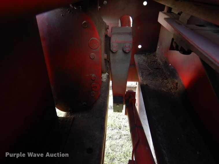 image for item DL2997 New Holland 275  small square baler