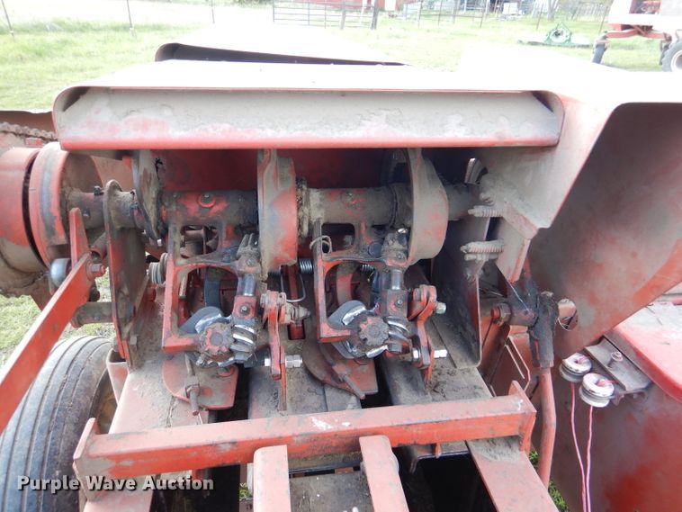 image for item DL2997 New Holland 275  small square baler