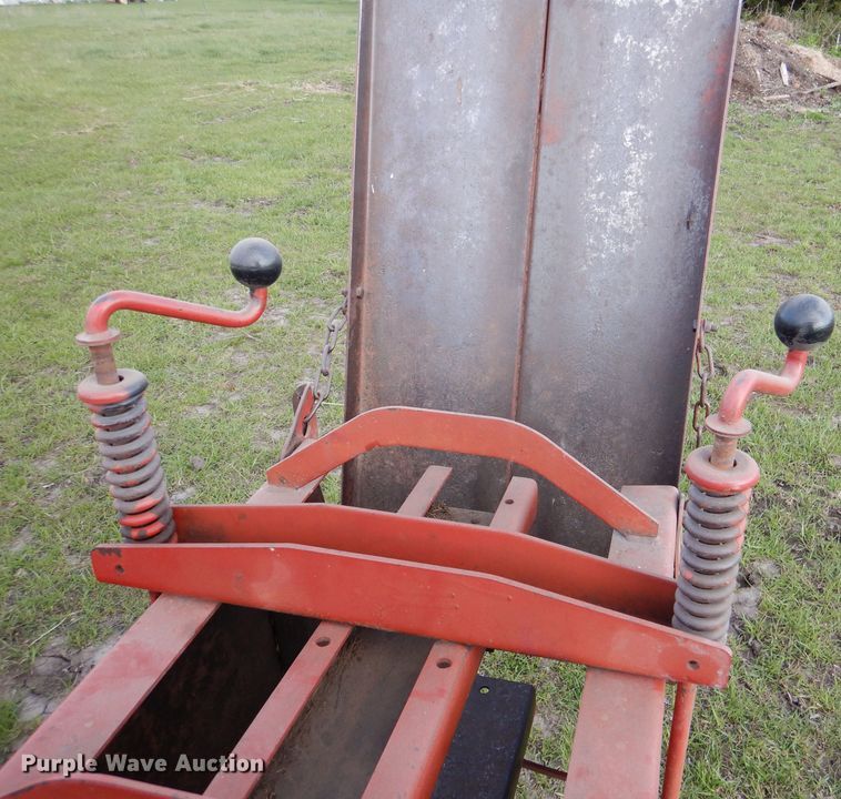 image for item DL2997 New Holland 275  small square baler