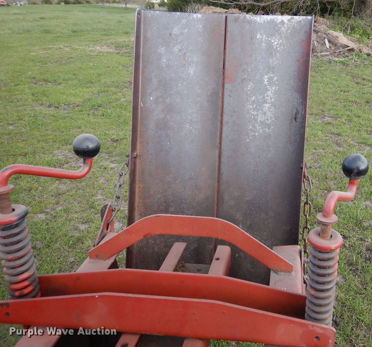 image for item DL2997 New Holland 275  small square baler