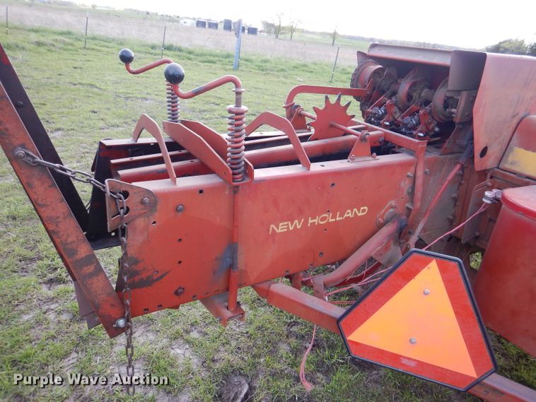 image for item DL2997 New Holland 275  small square baler