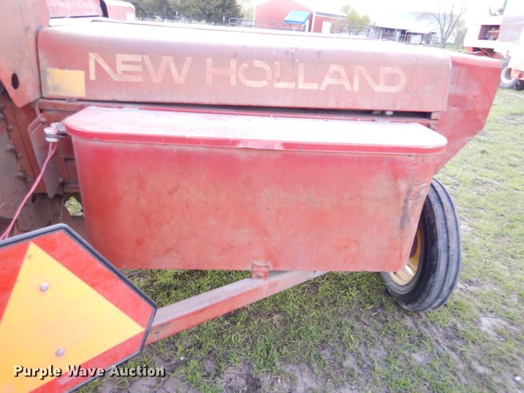 image for item DL2997 New Holland 275  small square baler