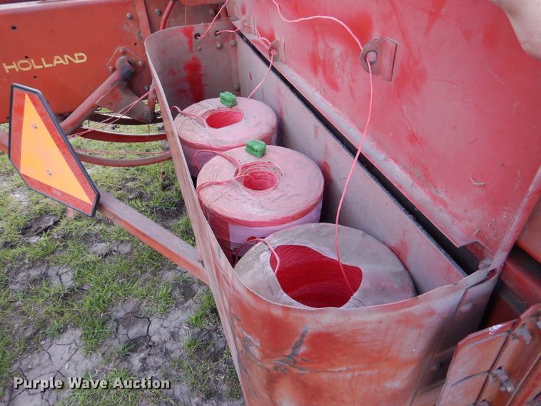 image for item DL2997 New Holland 275  small square baler