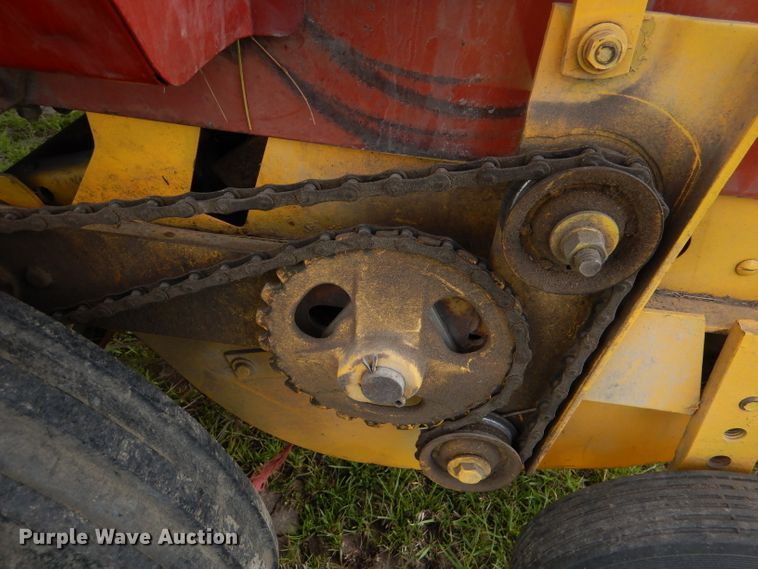 image for item DL2997 New Holland 275  small square baler