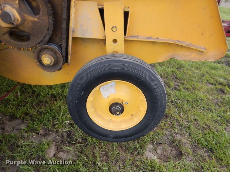 image for item DL2997 New Holland 275  small square baler