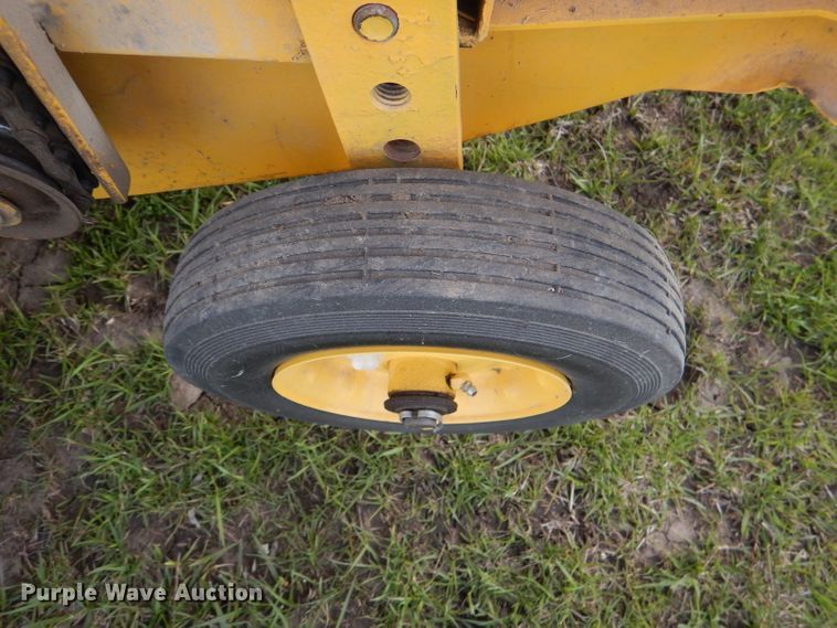 image for item DL2997 New Holland 275  small square baler