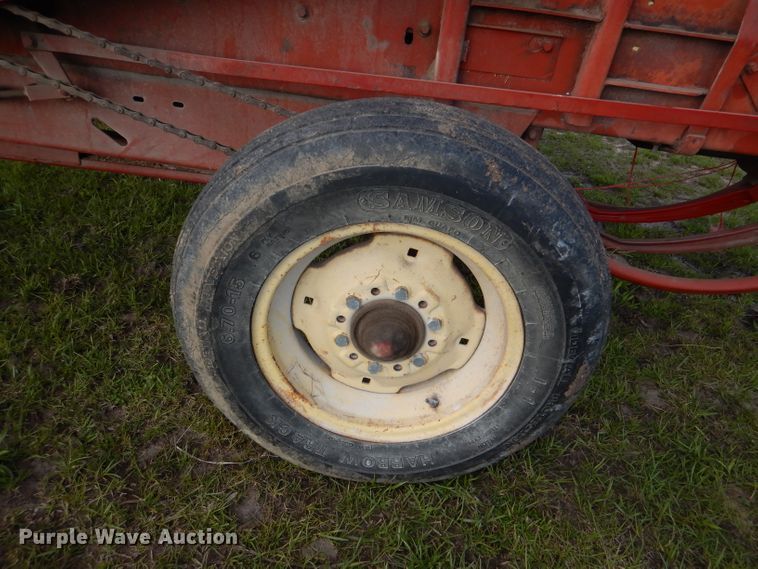 image for item DL2997 New Holland 275  small square baler