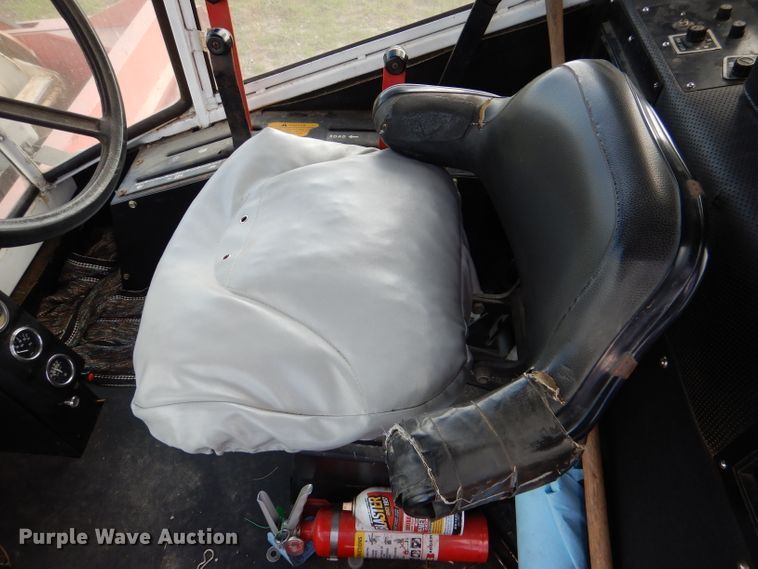 image for item DL2999 Hesston 6600  windrower