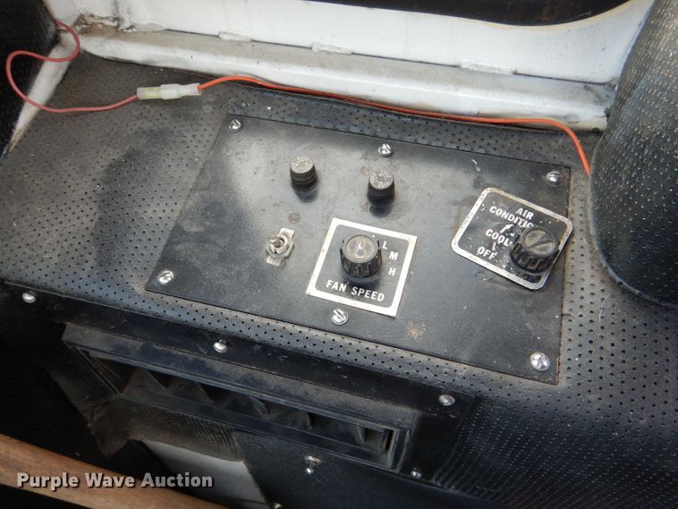 image for item DL2999 Hesston 6600  windrower