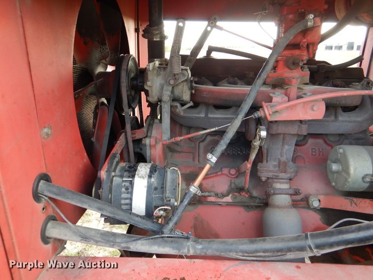 image for item DL2999 Hesston 6600  windrower