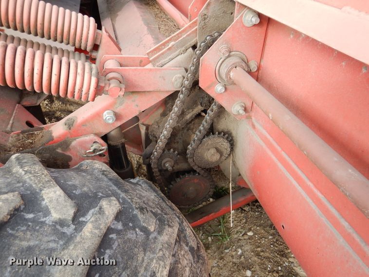 image for item DL2999 Hesston 6600  windrower