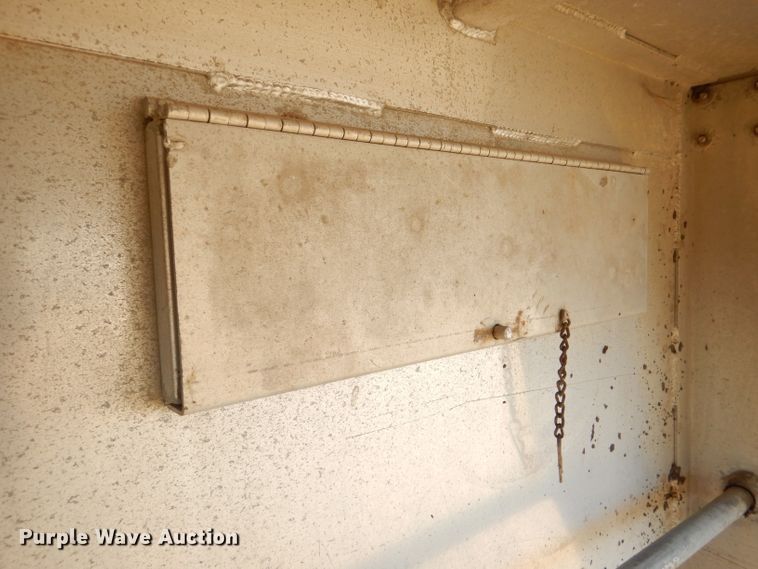 image for item DL4799 1992 4 Star Trailers  livestock trailer