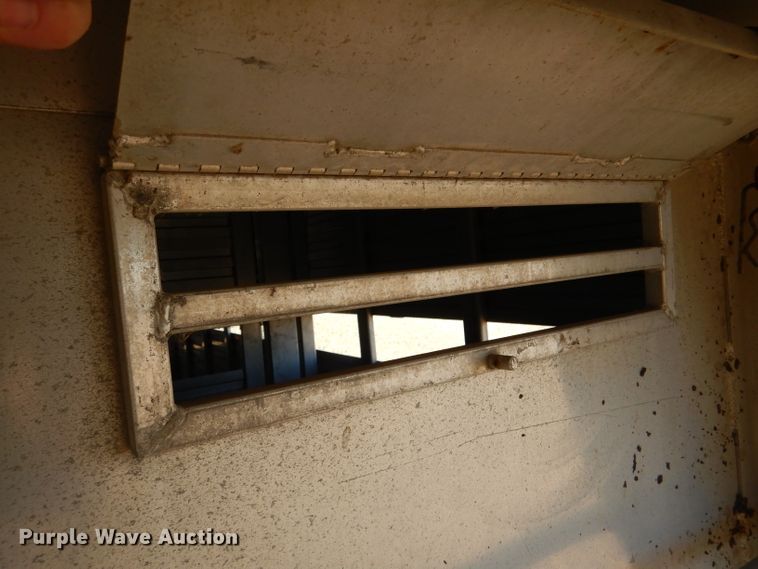 image for item DL4799 1992 4 Star Trailers  livestock trailer