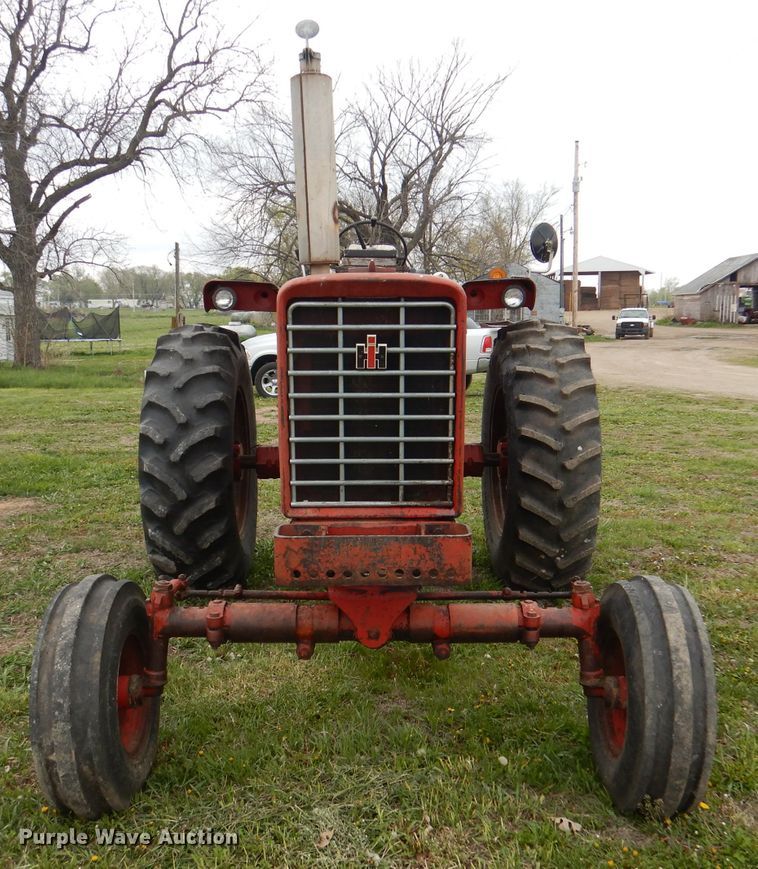 image for item DL8747 1969 International 756 Custom  tractor