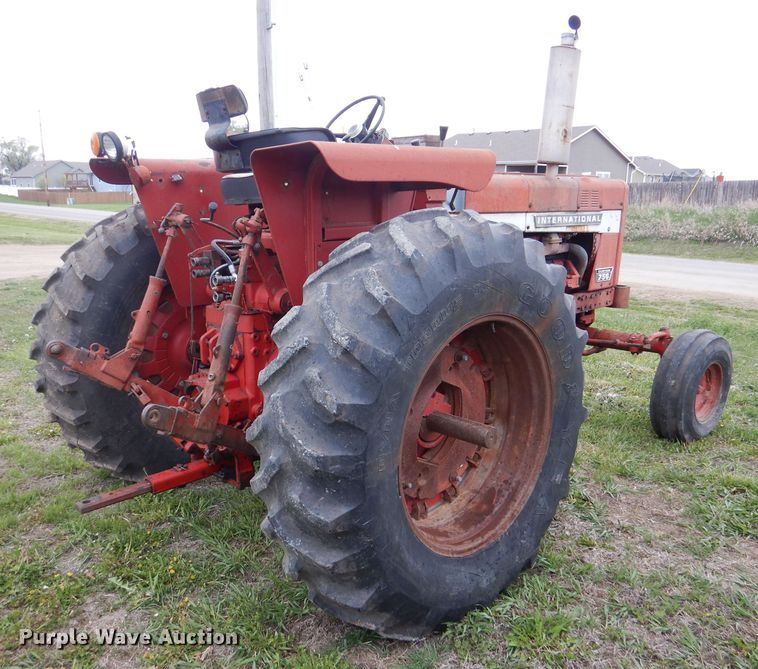 image for item DL8747 1969 International 756 Custom  tractor