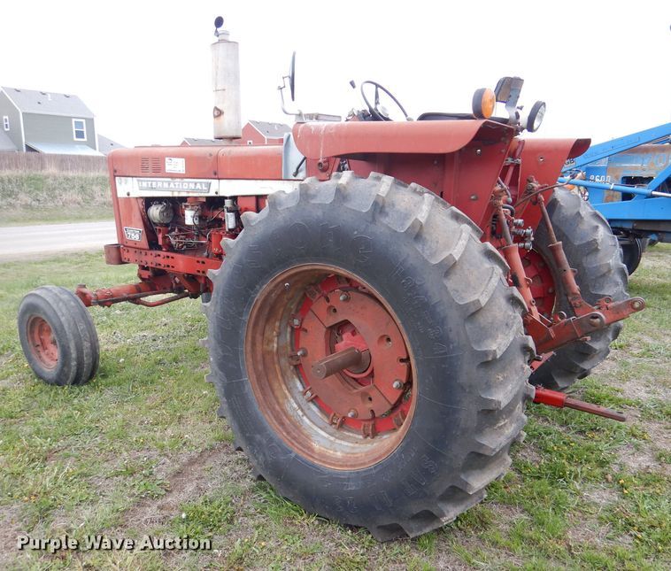 image for item DL8747 1969 International 756 Custom  tractor