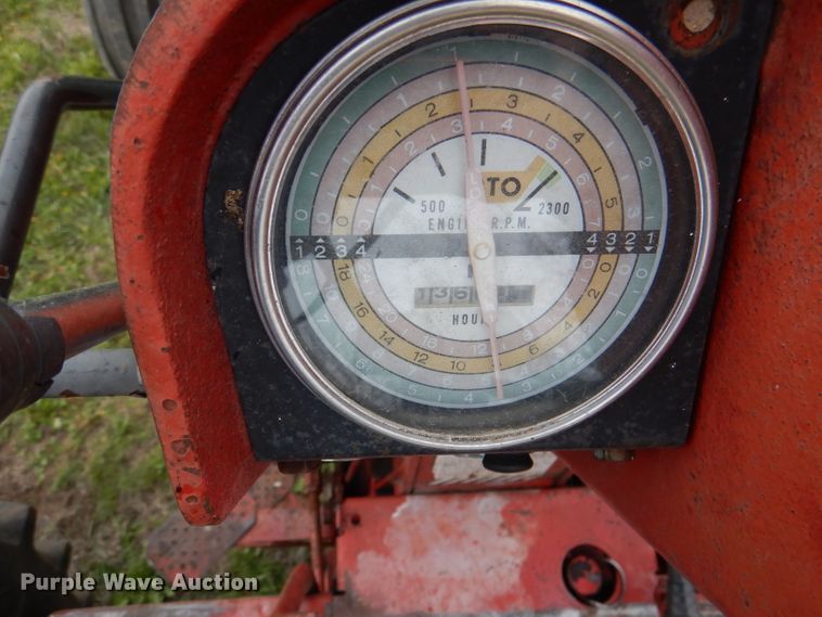 image for item DL8747 1969 International 756 Custom  tractor