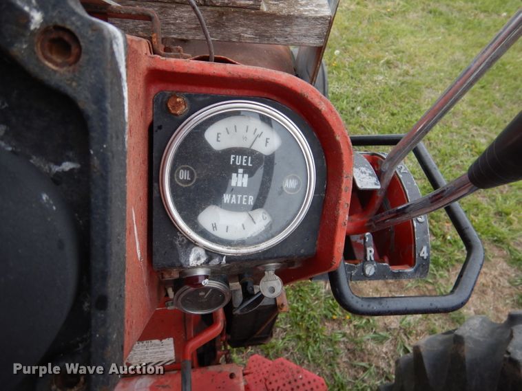 image for item DL8747 1969 International 756 Custom  tractor