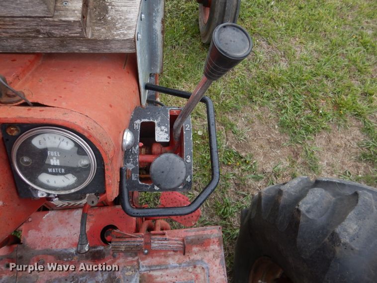 image for item DL8747 1969 International 756 Custom  tractor