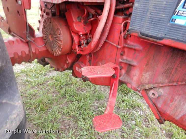 image for item DL8747 1969 International 756 Custom  tractor