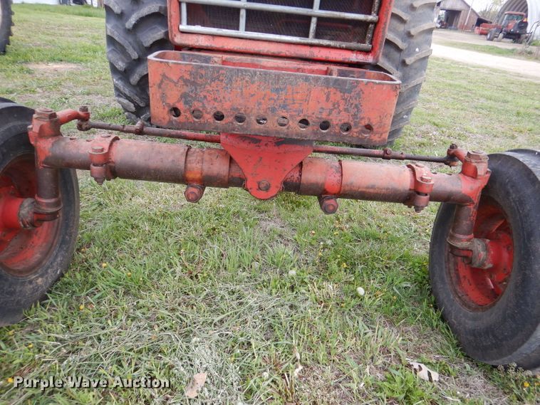 image for item DL8747 1969 International 756 Custom  tractor