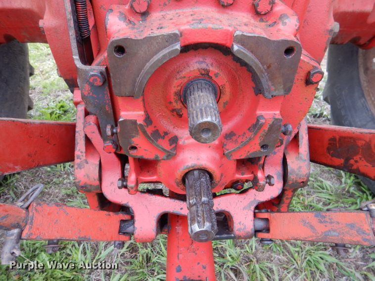 image for item DL8747 1969 International 756 Custom  tractor