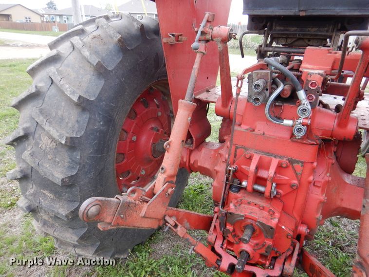 image for item DL8747 1969 International 756 Custom  tractor