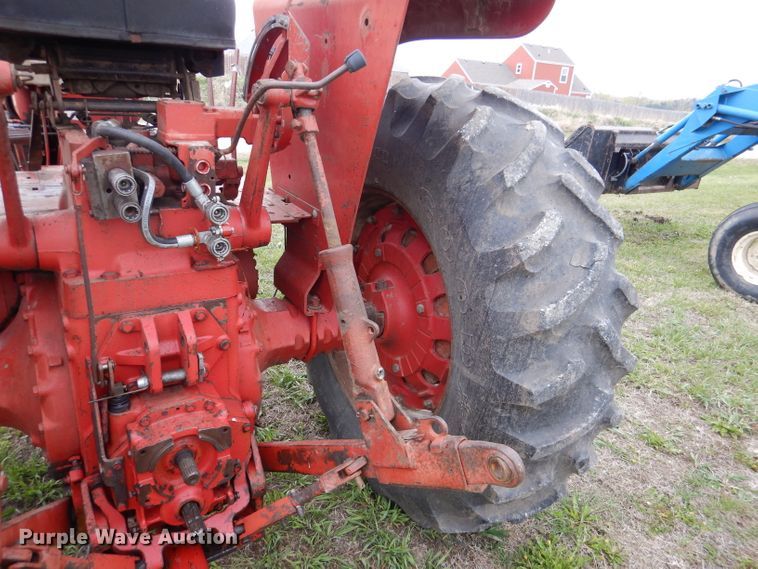 image for item DL8747 1969 International 756 Custom  tractor
