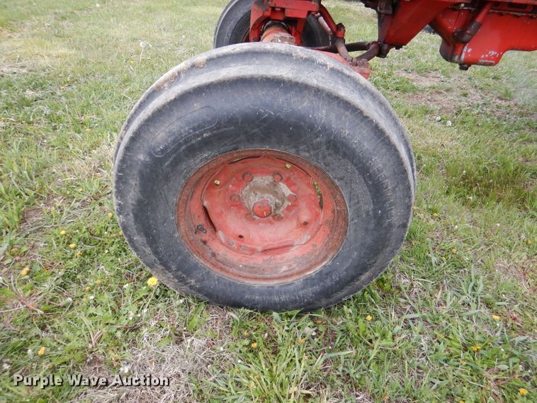 image for item DL8747 1969 International 756 Custom  tractor