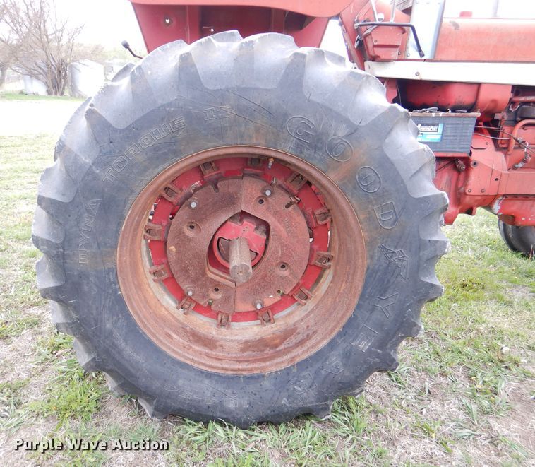 image for item DL8747 1969 International 756 Custom  tractor