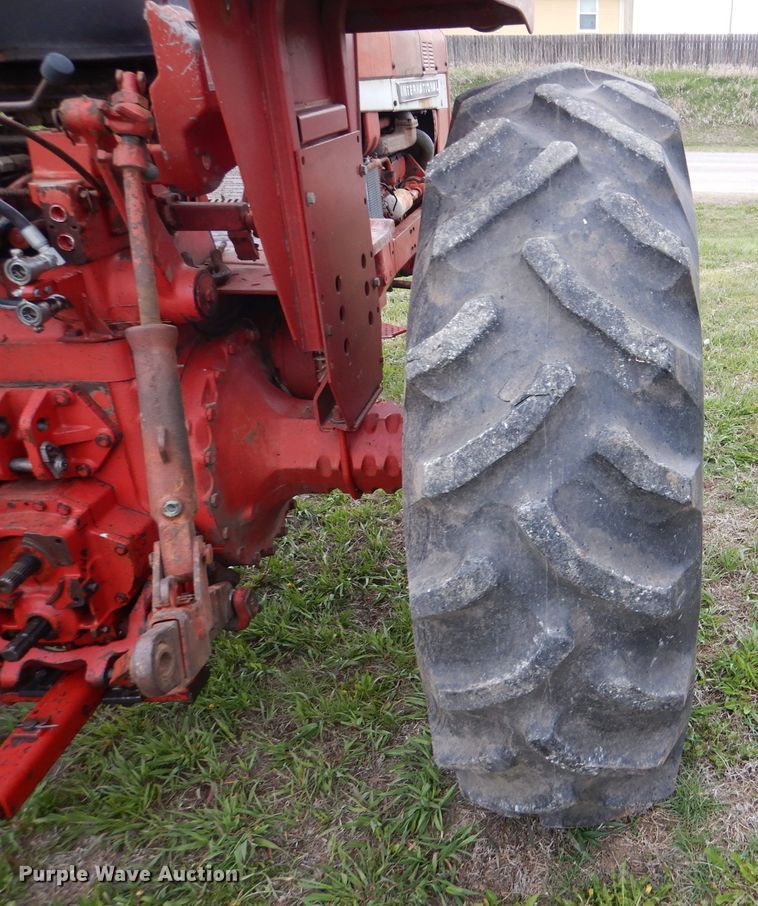 image for item DL8747 1969 International 756 Custom  tractor