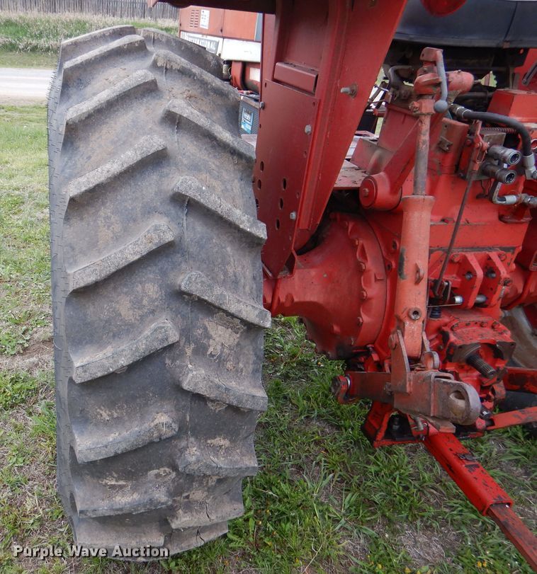 image for item DL8747 1969 International 756 Custom  tractor