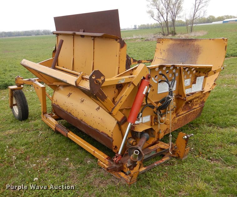 image for item DL8752 Duratech HayBuster 256  bale processor