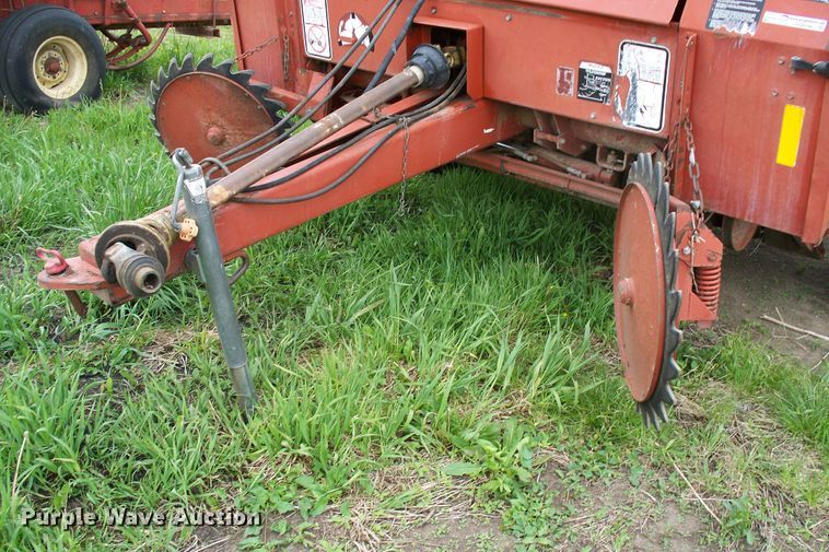image for item GQ9590 1995 Hesston 565A  round baler