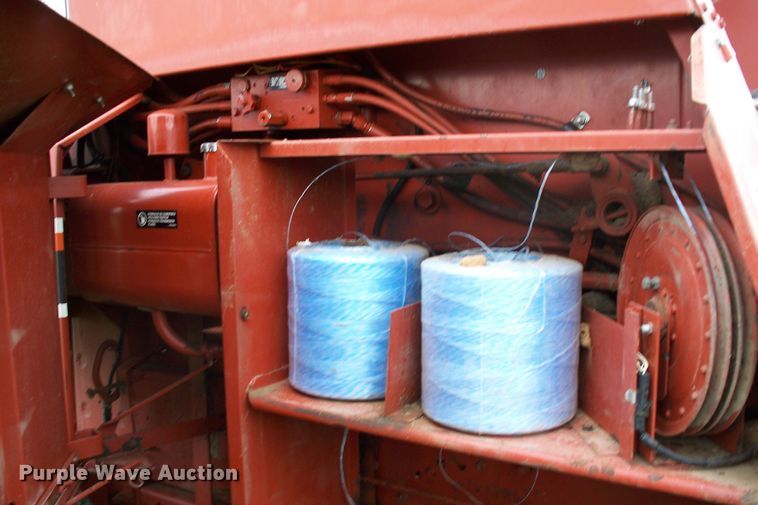 image for item GQ9590 1995 Hesston 565A  round baler
