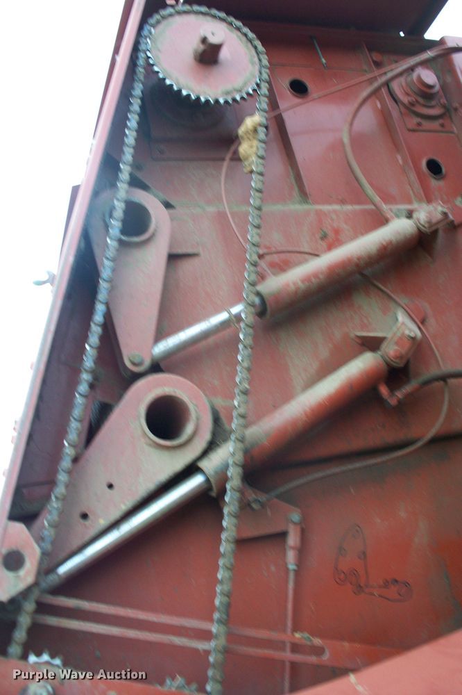 image for item GQ9590 1995 Hesston 565A  round baler