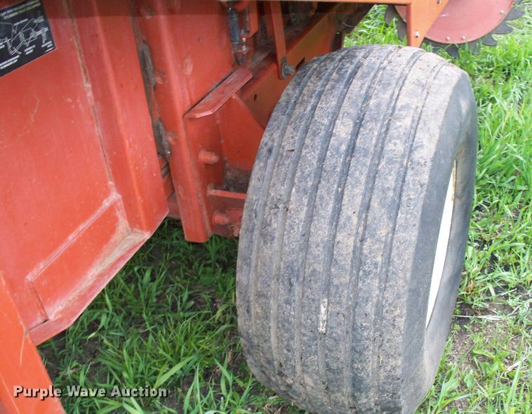 image for item GQ9590 1995 Hesston 565A  round baler