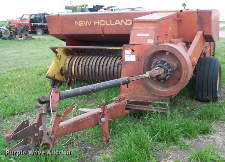 image for item GQ9591 1976 New Holland 283  small square baler
