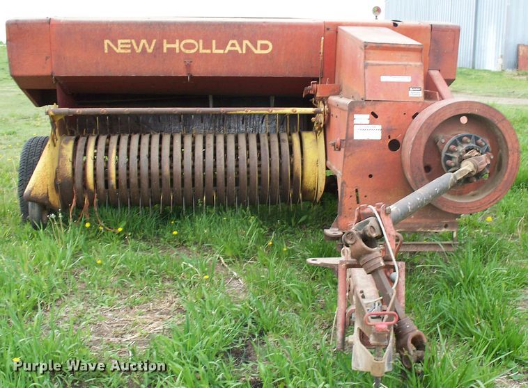 image for item GQ9591 1976 New Holland 283  small square baler