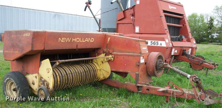 image for item GQ9591 1976 New Holland 283  small square baler